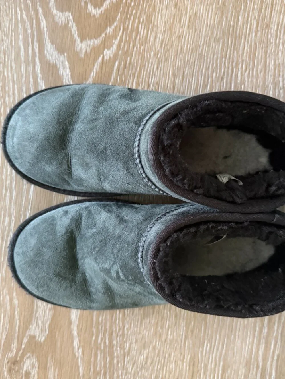Girls UGG Black classic ultra mini boot size 4